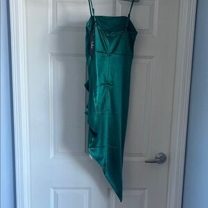 Lulu’s NWT satin asymmetrical dress